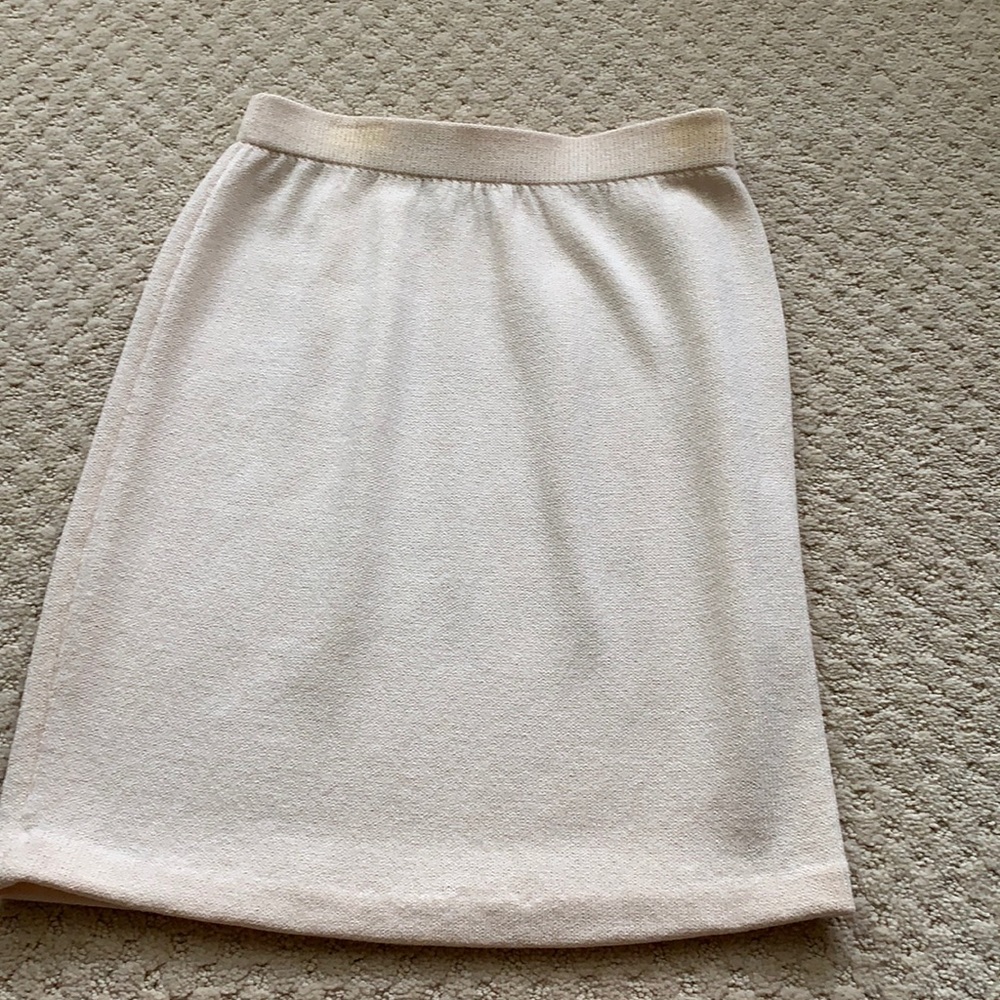 St. John knit cream colored skirt.